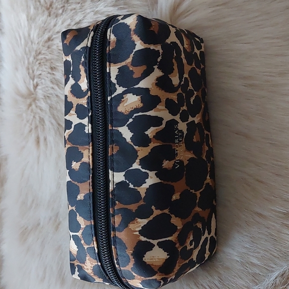 Victoria's secret cheetah makeup bag - Picture 2 of 3